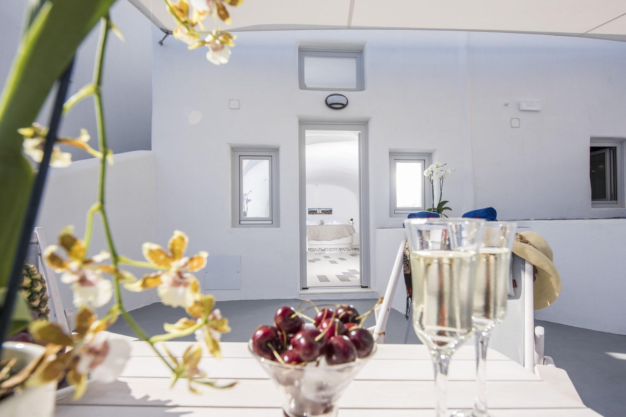 Ambition Suites (Adults Only) Oía Exterior photo