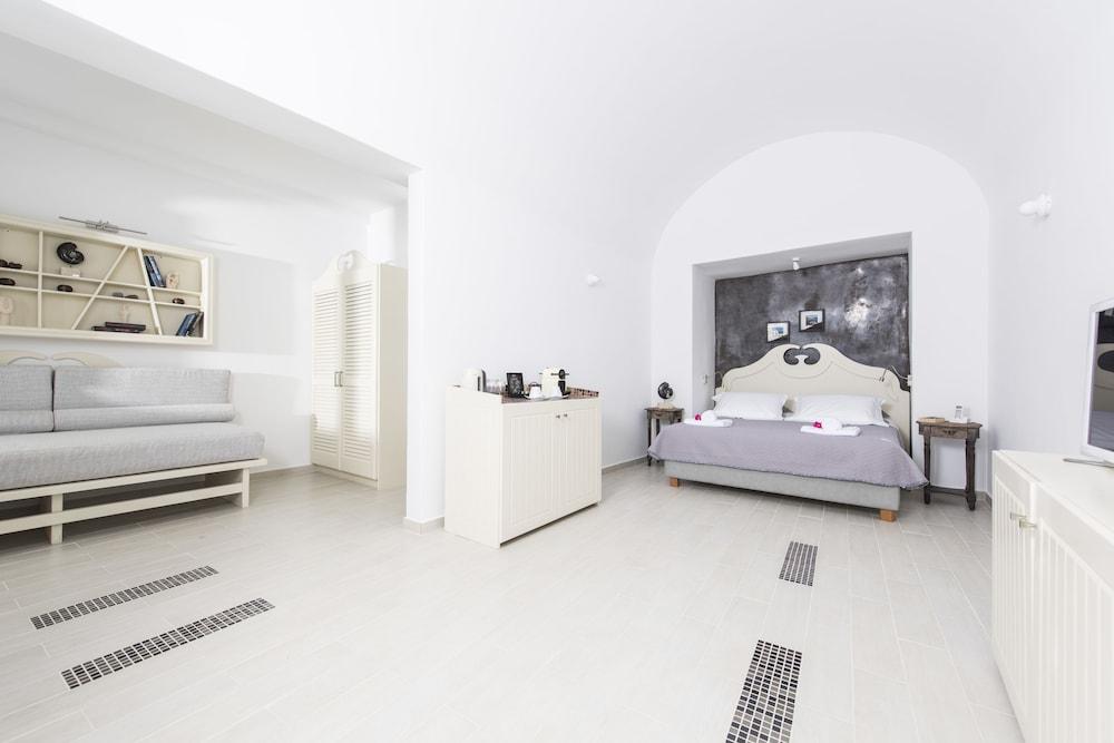 Ambition Suites (Adults Only) Oía Exterior photo