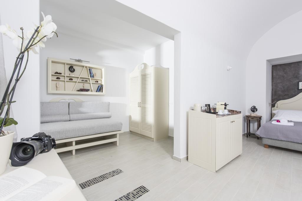 Ambition Suites (Adults Only) Oía Room photo