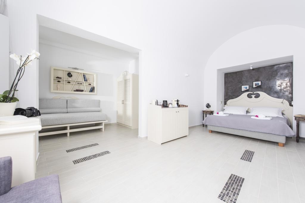Ambition Suites (Adults Only) Oía Room photo