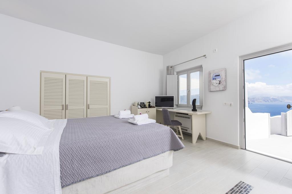 Ambition Suites (Adults Only) Oía Room photo