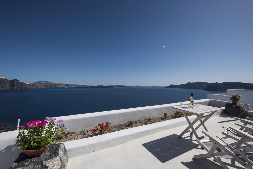 Ambition Suites (Adults Only) Oía Exterior photo