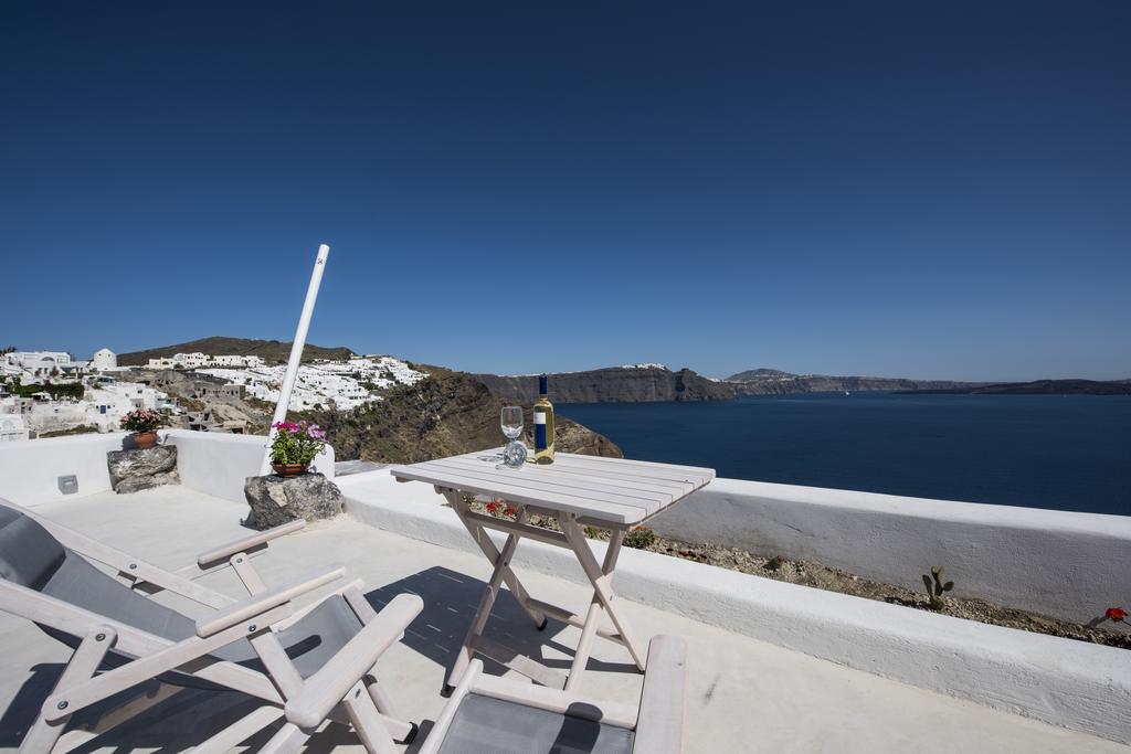 Ambition Suites (Adults Only) Oía Exterior photo