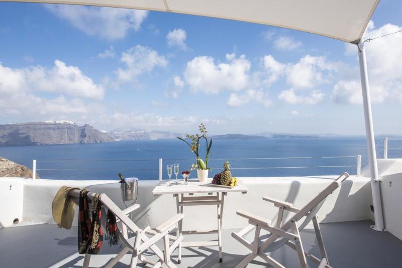Ambition Suites (Adults Only) Oía Exterior photo