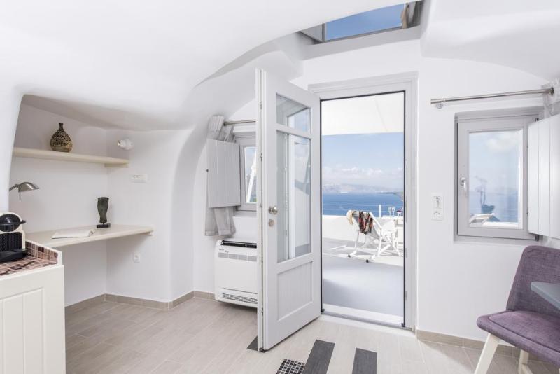 Ambition Suites (Adults Only) Oía Exterior photo